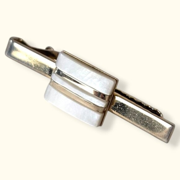 (2/$20) Vintage Shell Accent Tie Clip - Picture 2 of 6